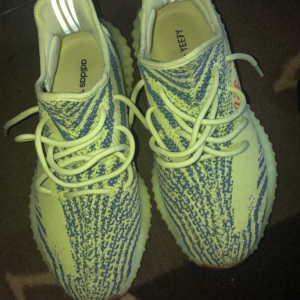 Yezzys - Picture 2 of 4